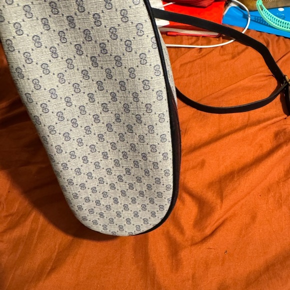 Gucci Stylish Black and Gray Bucket Bag - Picture 4 of 13